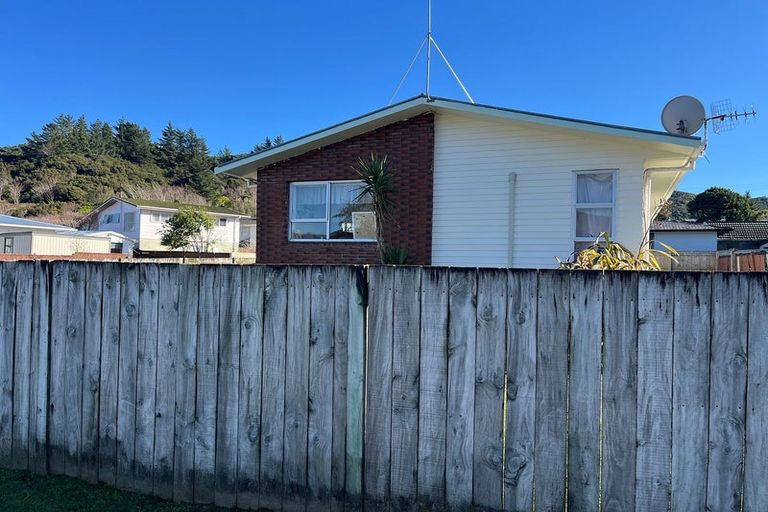 Photo of property in 299 Wellington Road, Wainuiomata, Lower Hutt, 5014