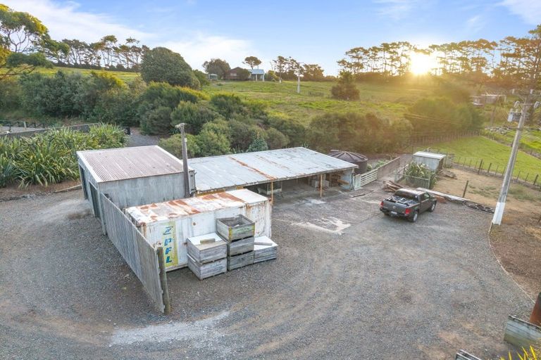 Photo of property in 376 Taiapa Road, Muriwai, Waimauku, 0881