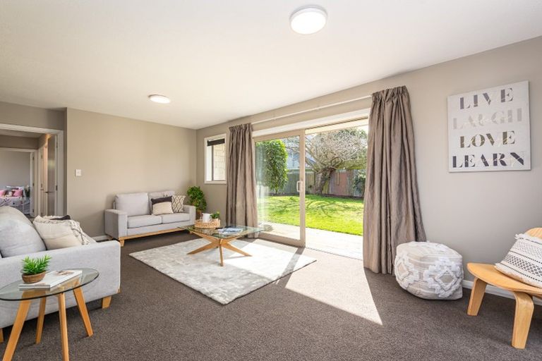 Photo of property in 9 Hurst Place, Parklands, Christchurch, 8083
