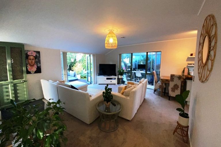 Photo of property in 2/14 Knott Road, Stanmore Bay, Whangaparaoa, 0932