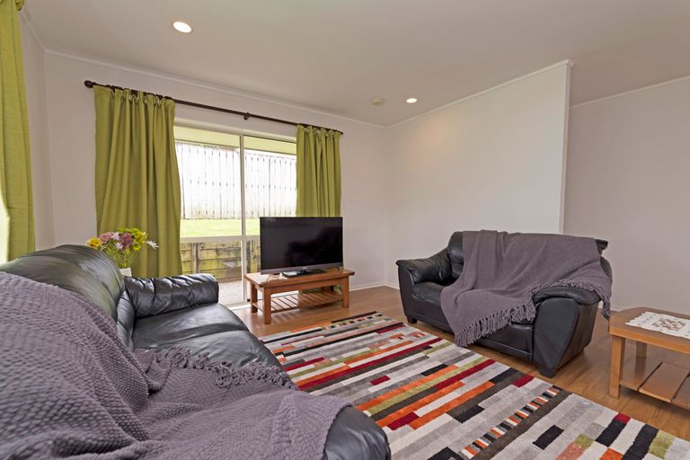 Photo of property in 15 Cretian Crescent, Henderson, Auckland, 0612