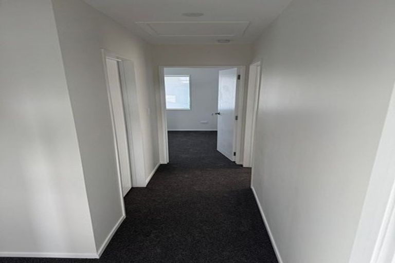 Photo of property in 4 Hughdene Place, Henderson, Auckland, 0610