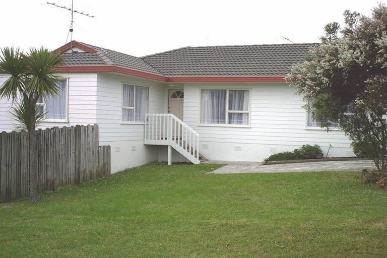 Photo of property in 2/2 Rook Place, Unsworth Heights, Auckland, 0632