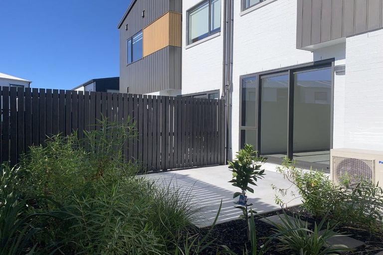 Photo of property in 18 Hema Road, Hobsonville, 0616