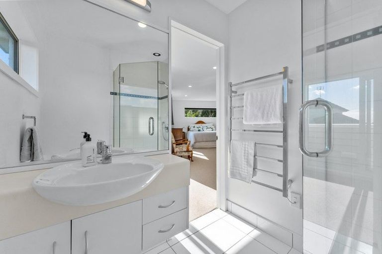 Photo of property in 127 Browns Bay Road, Browns Bay, Auckland, 0630