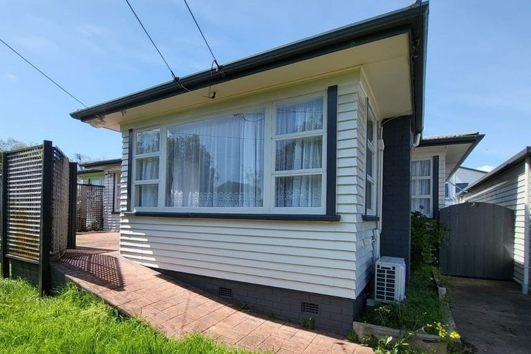 Photo of property in 27 Fairview Road, Papatoetoe, Auckland, 2025