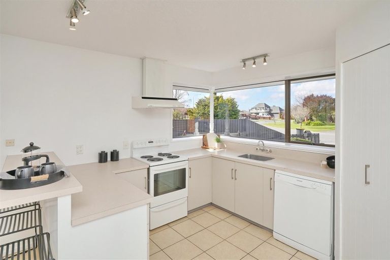 Photo of property in 44 Ben Nevis Drive, Broomfield, Christchurch, 8042