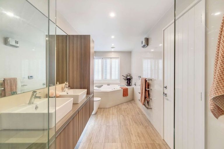 Photo of property in 27 Foresters Crescent, Parklands, Christchurch, 8083