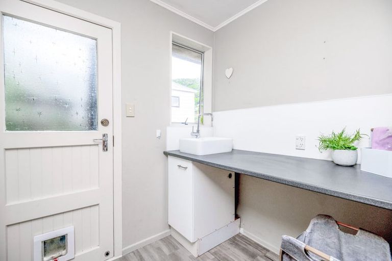 Photo of property in 41 Viewmont Drive, Harbour View, Lower Hutt, 5010