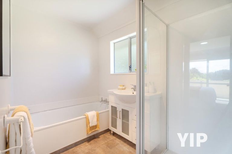 Photo of property in 5 Pimlico Place, Newlands, Wellington, 6037