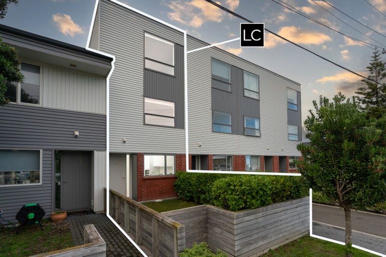 Photo of property in 13/2u Stone Street, Miramar, Wellington, 6022