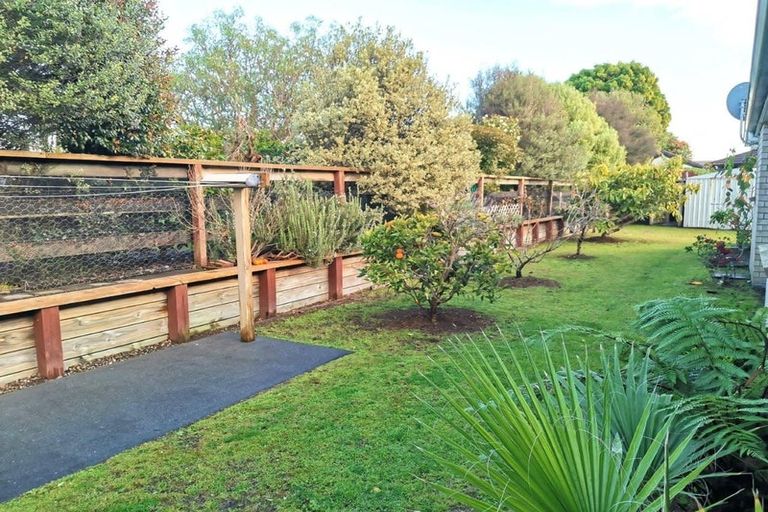 Photo of property in 4 Wai Place, One Tree Point, 0118