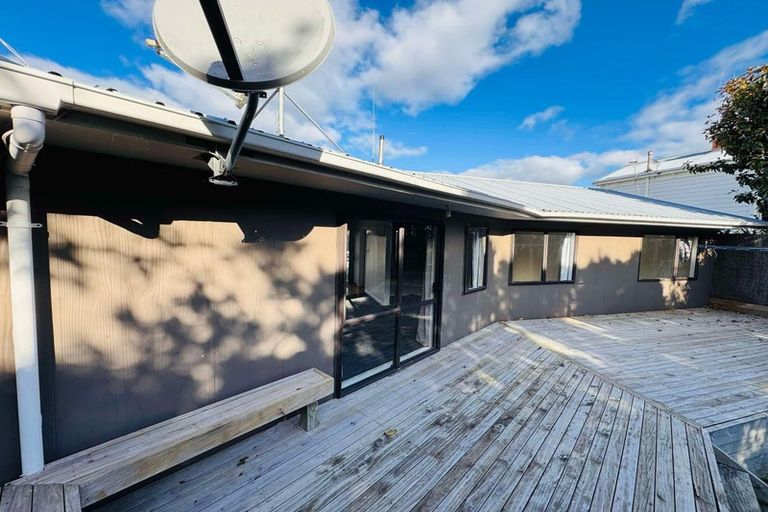 Photo of property in 4 Newland Court, Palmerston North, 4410