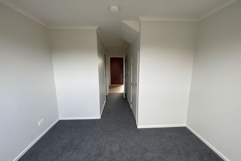 Photo of property in 6/5 Peachgrove Road, Te Atatu Peninsula, Auckland, 0610