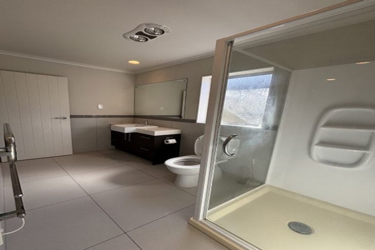 Photo of property in 1 Pickaberry Avenue, Karaka, Papakura, 2113
