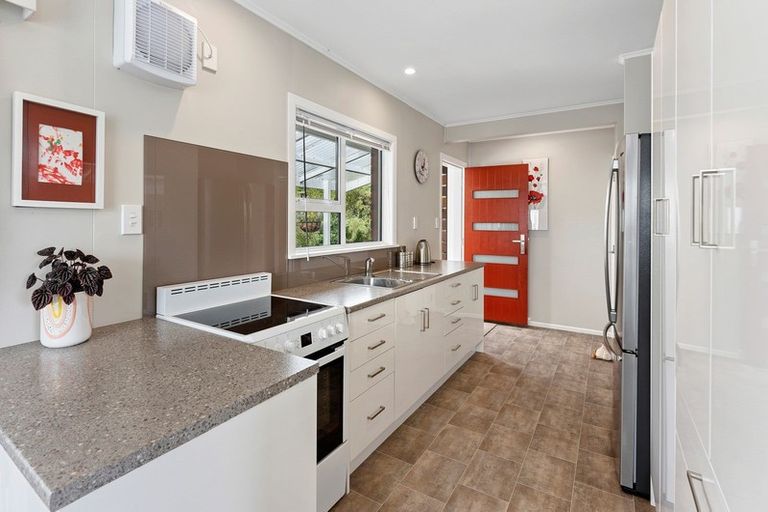 Photo of property in 10 Matenga Street, Waikanae, 5036