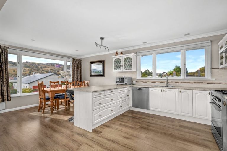 Photo of property in 107 Branxholm Street, Roxburgh, 9500