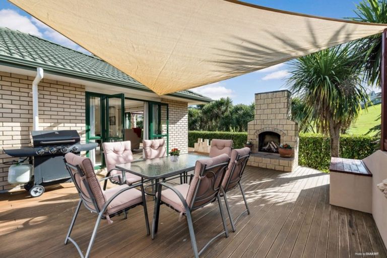 Photo of property in 15 Ina Ville Drive, Pukekohe, 2120