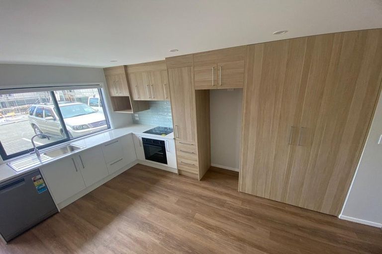 Photo of property in 2 Mikoikoi Crescent, Mangere Bridge, Auckland, 2022