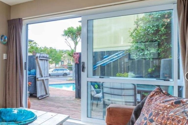 Photo of property in 14/30 John Jennings Drive, Oteha, Auckland, 0632