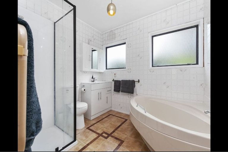 Photo of property in 11a Orewa Heights Crescent, Orewa, 0931