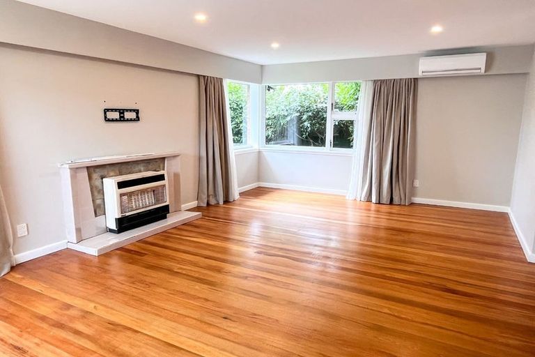 Photo of property in 180 Centaurus Road, Saint Martins, Christchurch, 8022