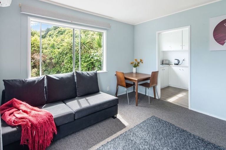 Photo of property in 2/15 Wakely Road, Newlands, Wellington, 6037