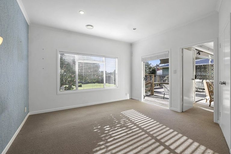 Photo of property in 27 List Street, Welbourn, New Plymouth, 4310