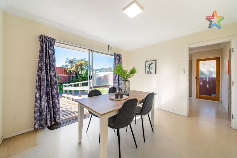 Photo of property in 3 Waddington Drive, Naenae, Lower Hutt, 5011