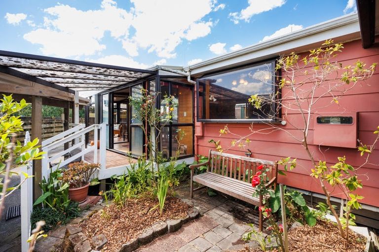 Photo of property in 1 Peter Hall Drive, Kelvin Grove, Palmerston North, 4414