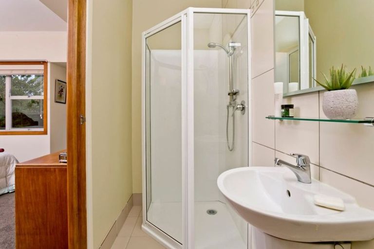 Photo of property in 26 Mcbreen Avenue, Northcote, Auckland, 0627