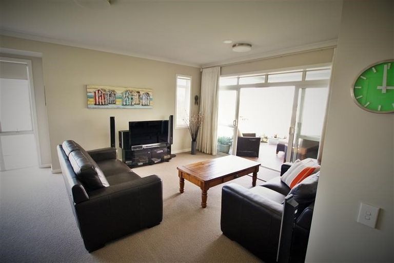 Photo of property in 102 Landmark Terrace, Orewa, 0931