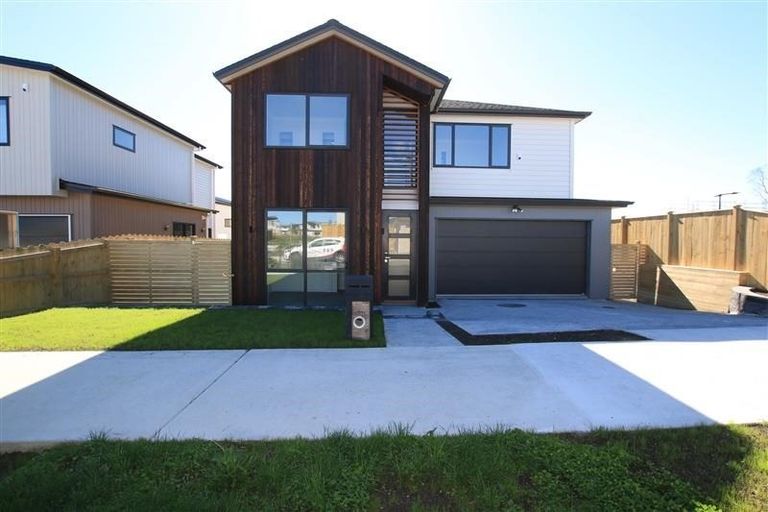 Photo of property in 22 Riroriro Road, Hobsonville, Auckland, 0616