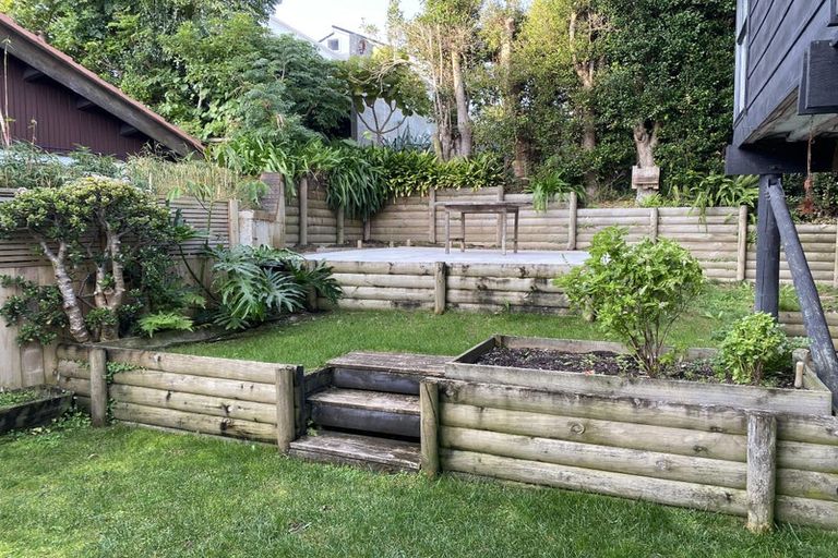 Photo of property in 1/20 Colonial Road, Birkenhead, Auckland, 0626