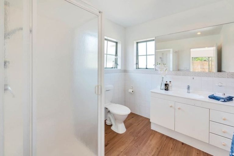 Photo of property in 20 Bushlands Park Drive, Albany, Auckland, 0632