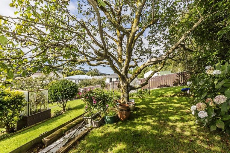 Photo of property in 353 Main Road, Tawa, Wellington, 5028
