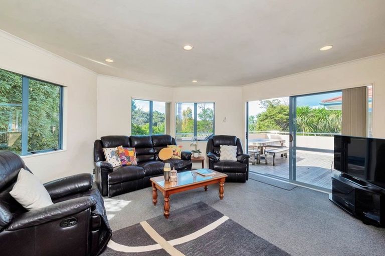 Photo of property in 14 San Vito Place, Henderson, Auckland, 0612