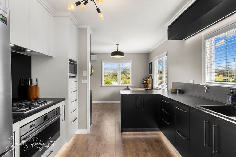 Photo of property in 16 Whaka Street, Maungaturoto, 0520