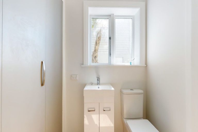 Photo of property in 18 Waipapa Terrace, Hataitai, Wellington, 6021