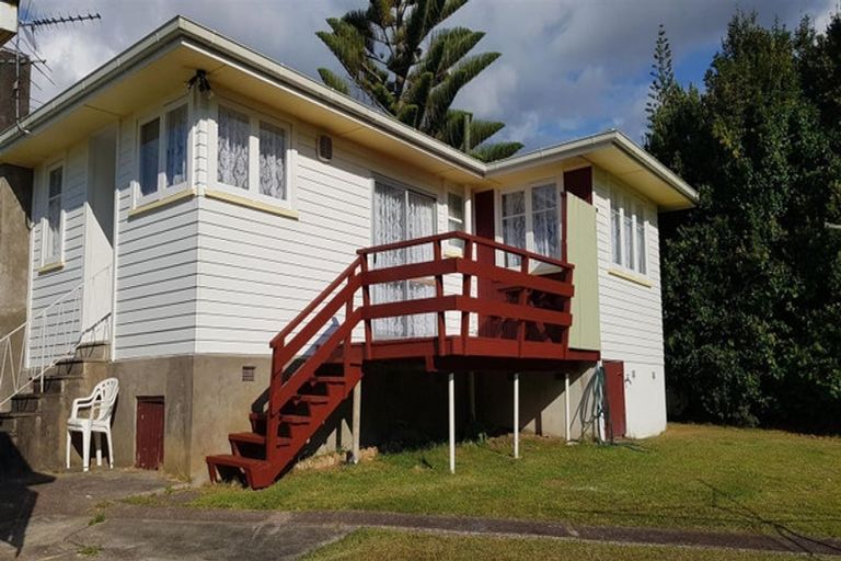 Photo of property in 4 Pomelo Road, Te Atatu South, Auckland, 0610