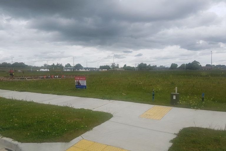 Photo of property in 8 Matikao Way, Pukekohe, 2120