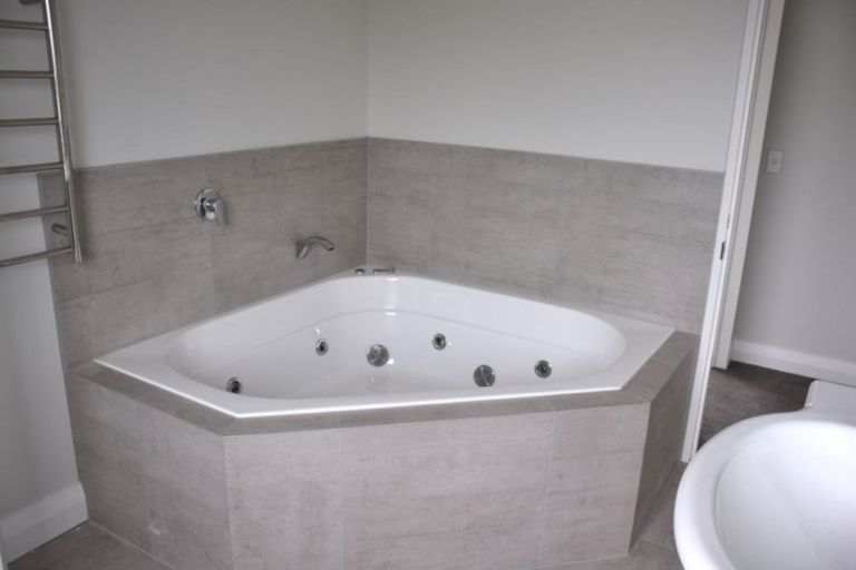 Photo of property in 3 Dinning Road, Riverhead, 0820