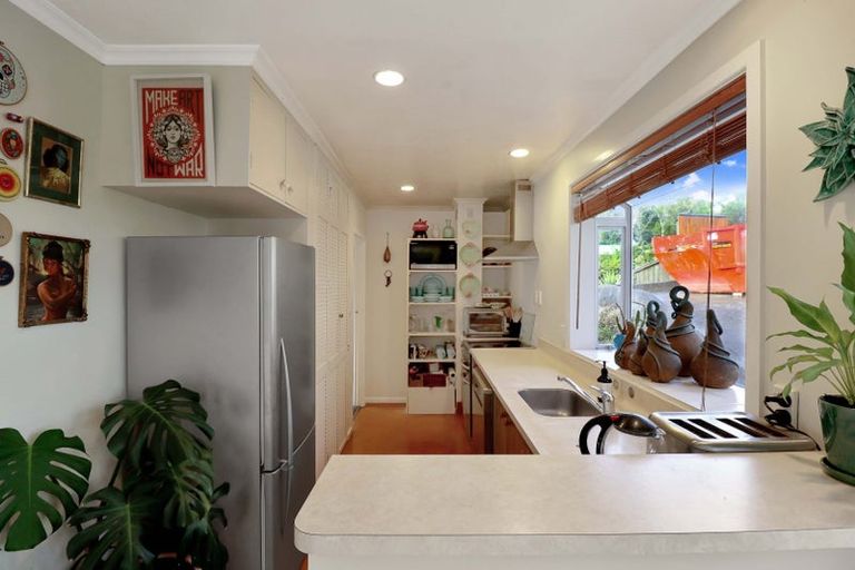 Photo of property in 7 Innes Way, Newlands, Wellington, 6037