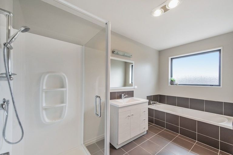 Photo of property in 2 Goldie Place, Rolleston, 7614