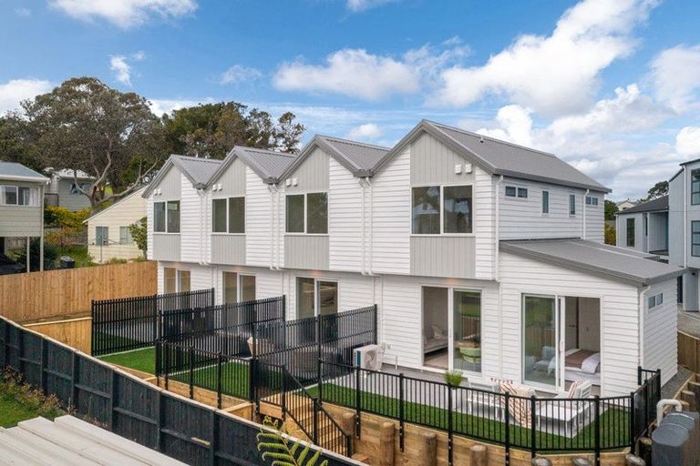 Photo of property in 7d Camrose Place, Glenfield, Auckland, 0629