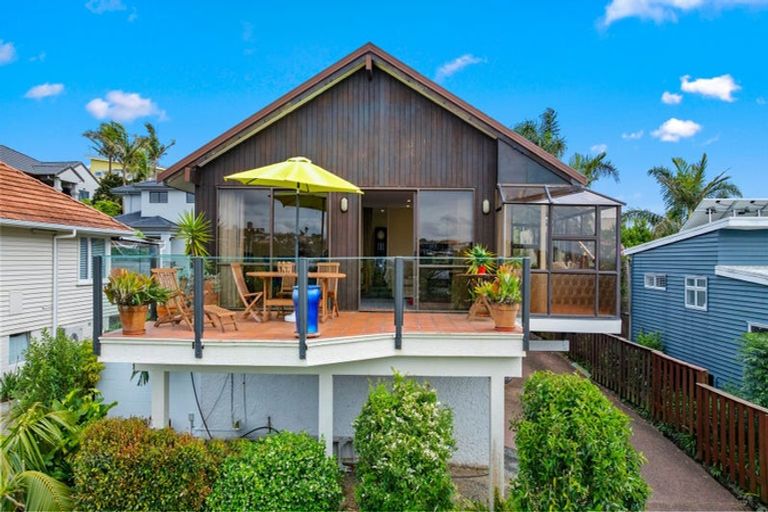 Photo of property in 1/21 Peter Terrace, Castor Bay, Auckland, 0620