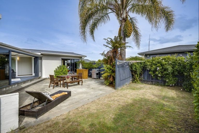 Photo of property in 13 Howard Road, Taradale, Napier, 4112