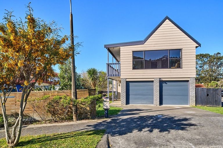 Photo of property in 25 Longitude Place, Whitby, Porirua, 5024