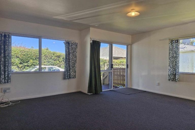 Photo of property in 12 Karaka Street, Merrilands, New Plymouth, 4312
