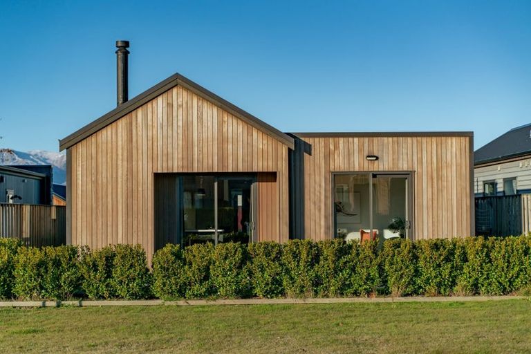 Photo of property in 5 Matakanui Lane, Wanaka, 9305